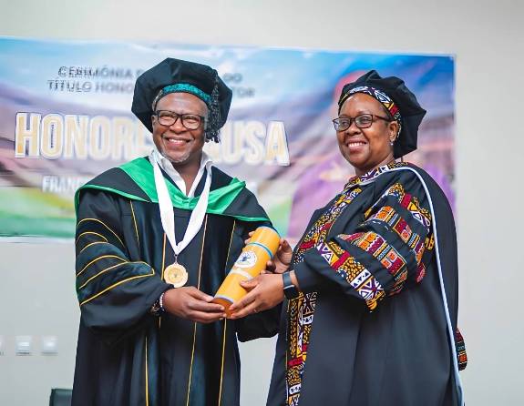 UniPúnguè outorga Título de Doutor Honoris Causa em Ciências do Desporto a Chiquinho Conde