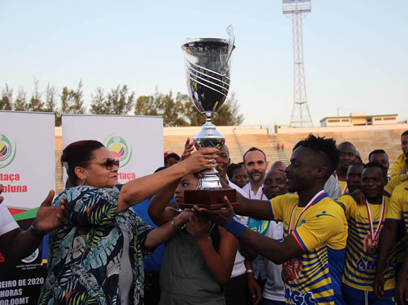 Costa de Sol vence a supertaça de Moçambique - Mário Coluna - Edição